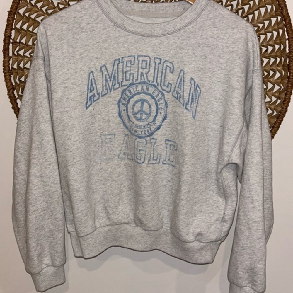American Eagle gray cropped graphic sweatshirt size xsmall